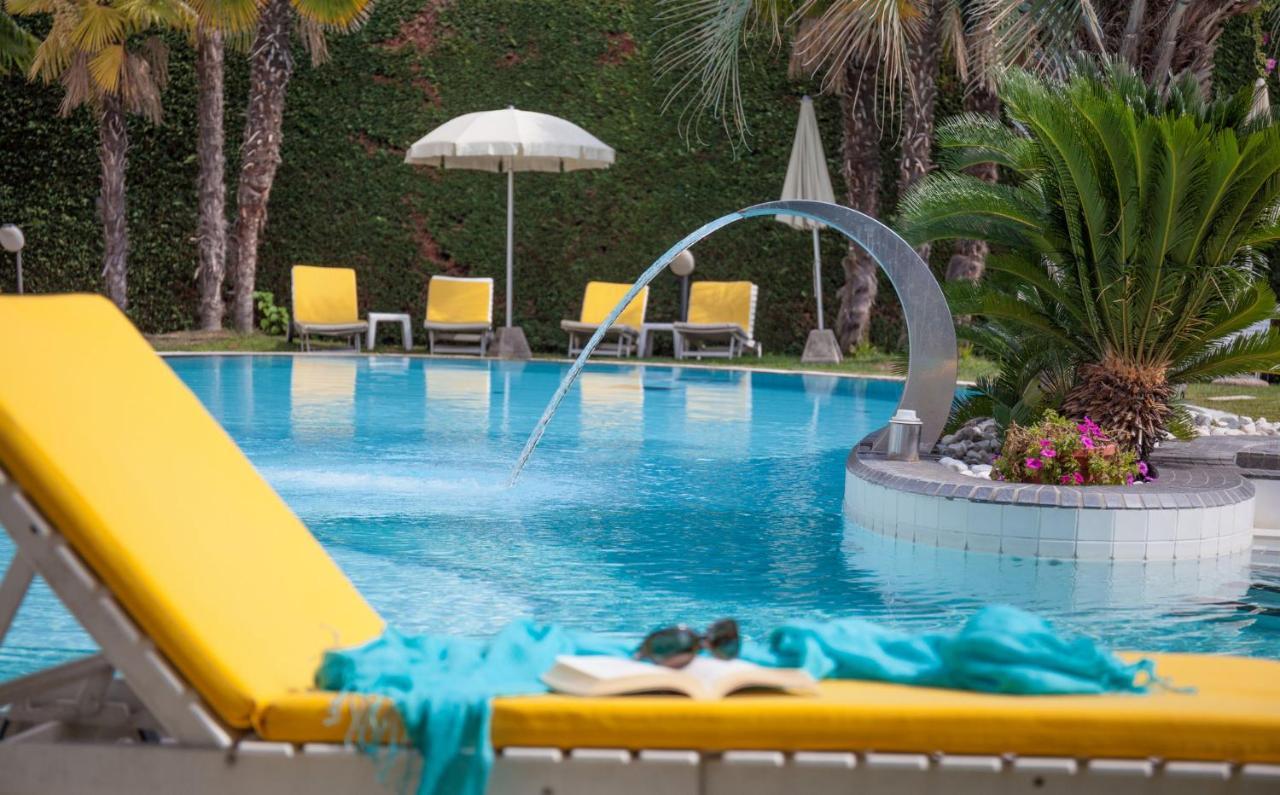 Hotel Terme Salus Abano Terme Bagian luar foto