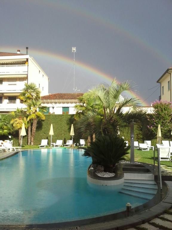 Hotel Terme Salus Abano Terme Bagian luar foto